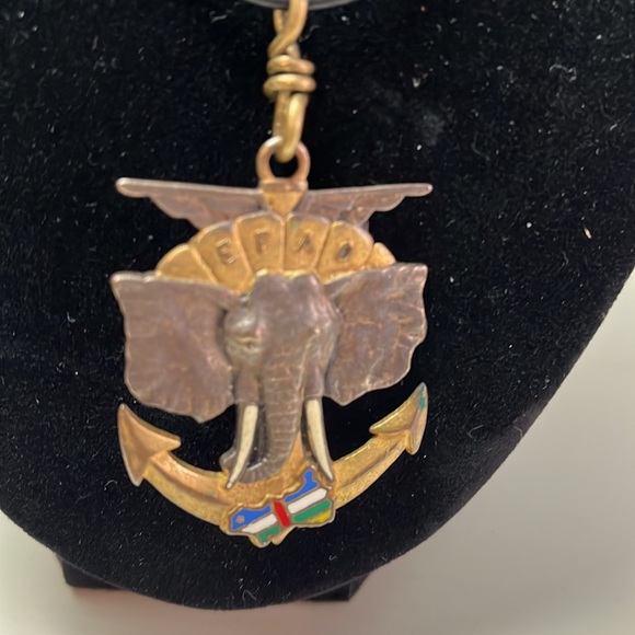 N52. Elephant pendant necklace. - Picture 2 of 4